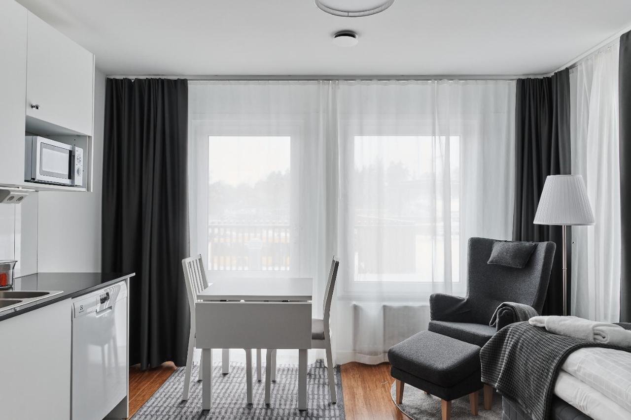 Continental Apartment Hotel Knivsta Knivsta  エクステリア 写真